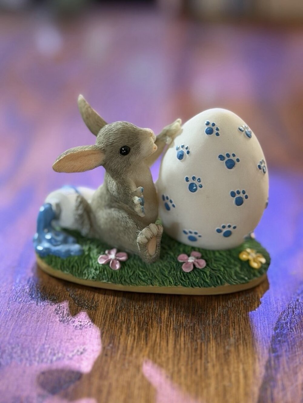 Fitz Floyd Charming Tails Paint-By-Paws Figurine 1998 Rabbit & Easter Egg 88/701